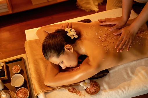 What Are the Health and wellness Benefits of a Hot Rock Massage?