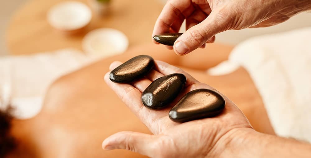 What Are the Health and wellness Benefits of a Hot Rock Massage?