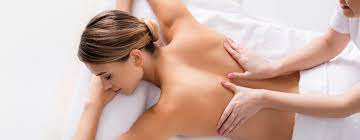What Are the Health Benefits of a Hot Rock Massage Therapy?